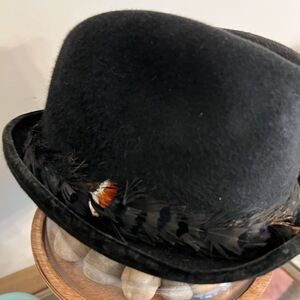 Vintage Wormser Men’s Black felt feather Supreme Quality fedora hat.